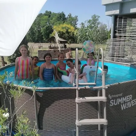 Silver Horse Ranch فندق مبيت وإفطار Békés