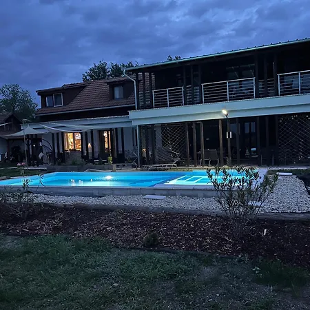 فندق مبيت وإفطار Silver Horse Ranch